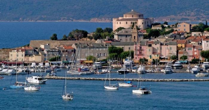 Appartement Plein Centre Saint Florent Face Au Port Dış mekan fotoğraf